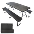 Ensemble table et bancs noirs effet bois